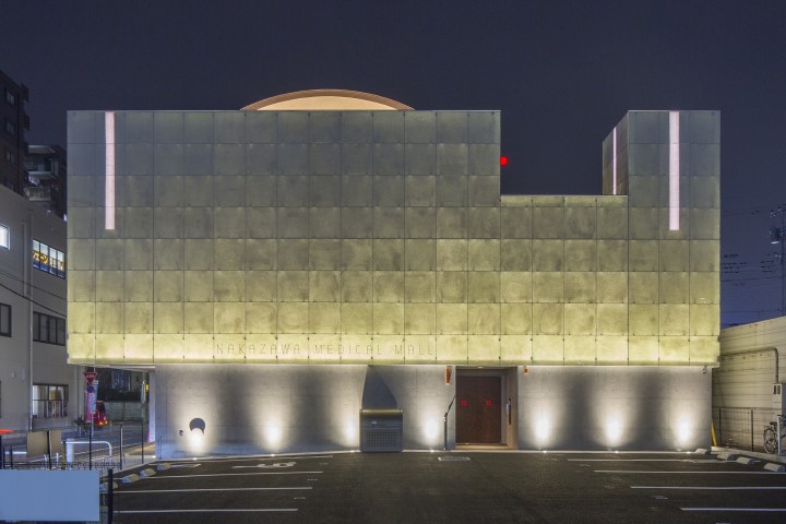 photo of NAKAZAWA MEDICAL MALL Ai clinic (Saitama Prefecture) in the evening