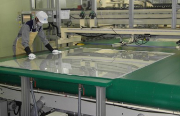 photo of cutting process of FPD substrate glass