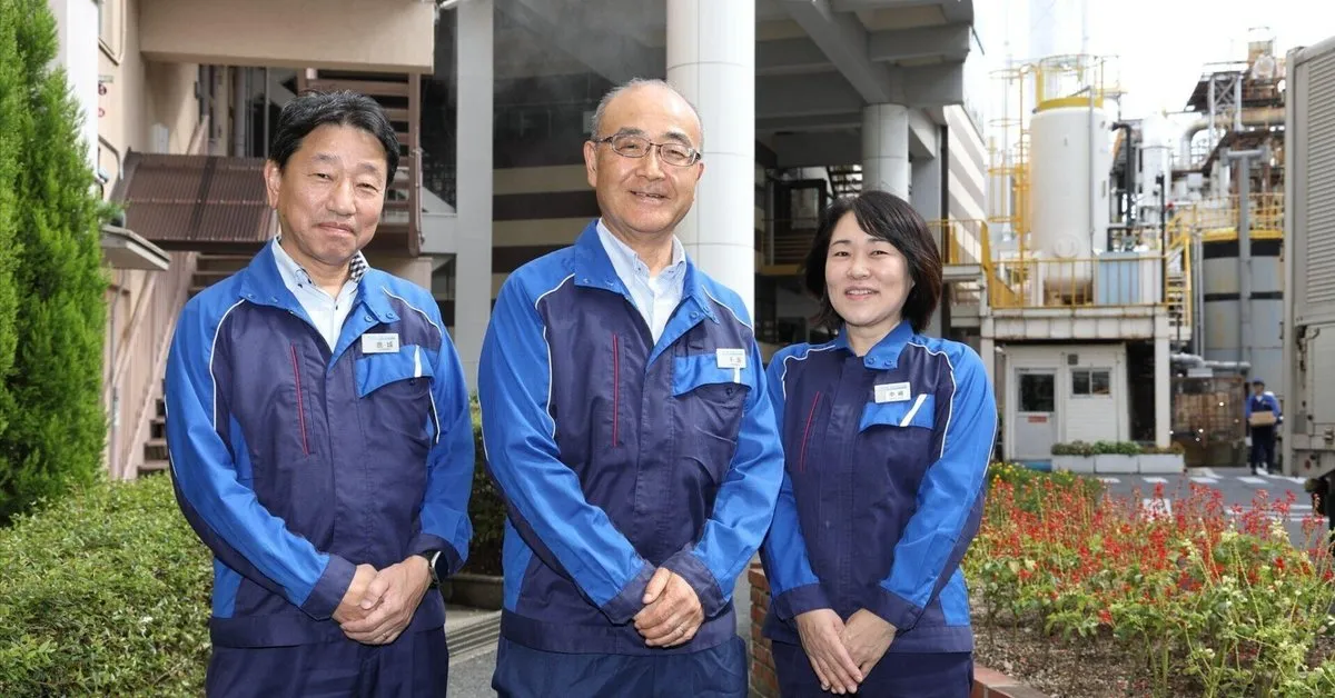 左から、電気硝子ユニバーサポート株式会社の鹿城さん、千坂さん、中﨑さん