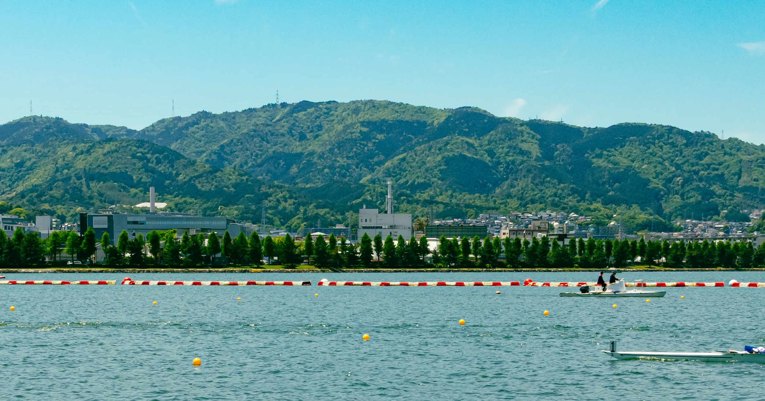 湖岸のたつ工場のイメージ