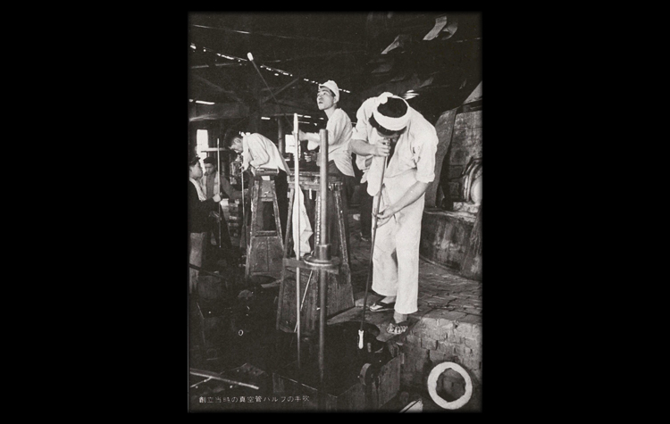 NEG創立当時の製造現場