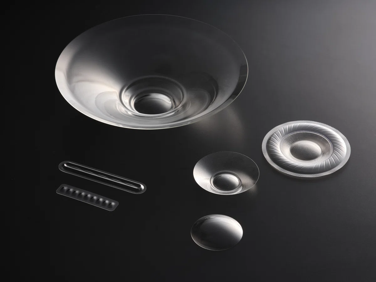 さまざまな形状に加工された超薄板ガラス振動板