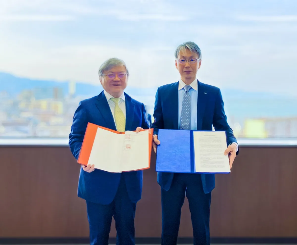 左：GAIT創設者兼会長 David Chou氏 　右：日本電気硝子（NEG）取締役常務執行役員 森井守氏