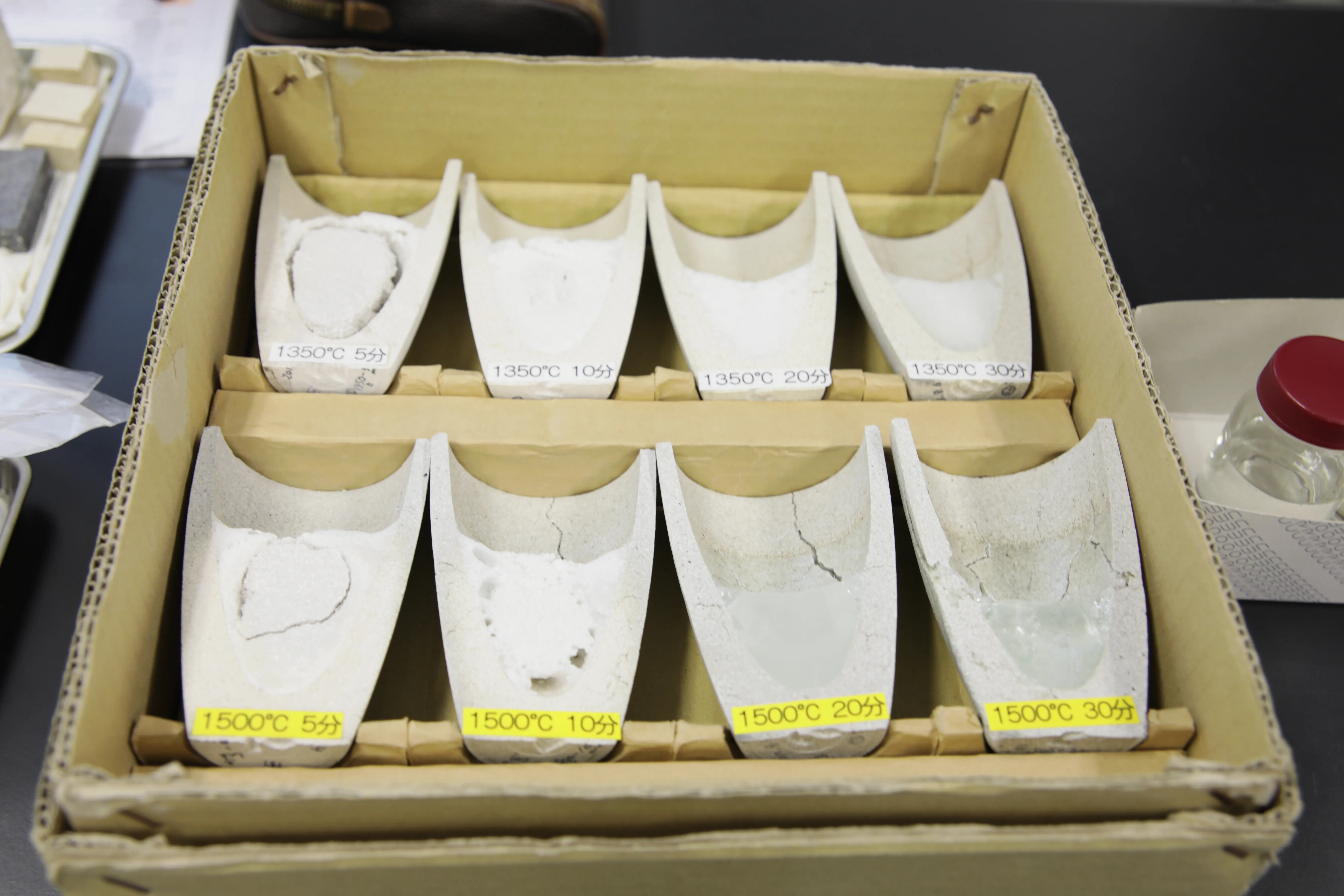 ガラスの温度・溶かした時間・その段階でのガラスの溶け具合がわかる模型