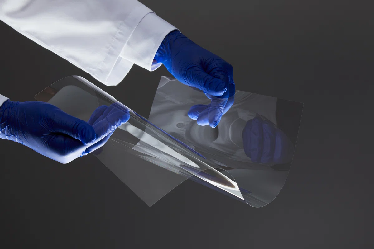 razr 50 コピー用紙よりも薄いNEGの超薄板ガラスDinorex UTG®