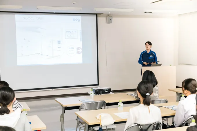 講義を聞く学生たち