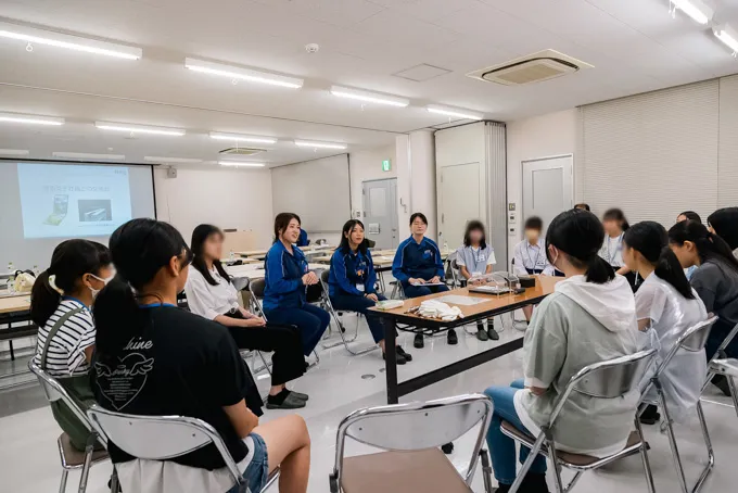 理系女子社員との交流会の様子