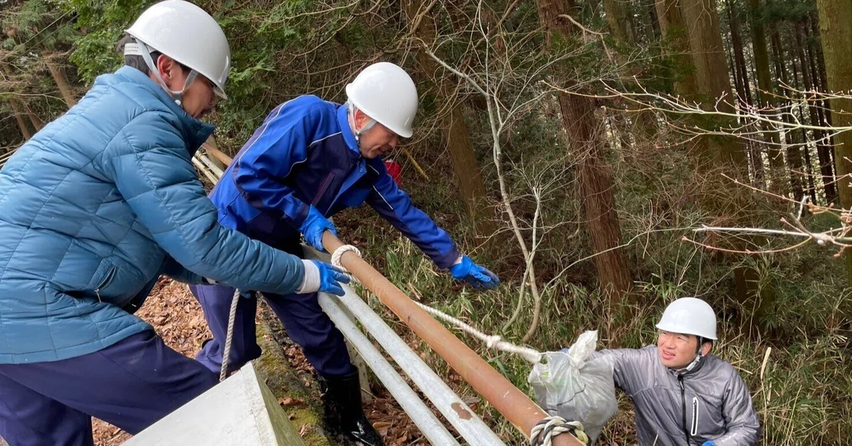 NEG社員含む、粗大ゴミを集めるクリーン作戦参加者